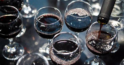 Potrat a červené víno: Čo hovorí veda a skúsenosti?